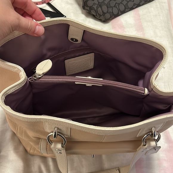 Beautiful and authentic Coach purse - Picture 5 of 9